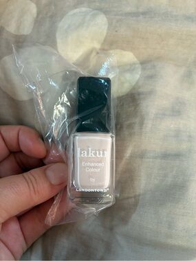 Londontown Lakur Enhanced color 12ml in Macaroon at noon 12ml